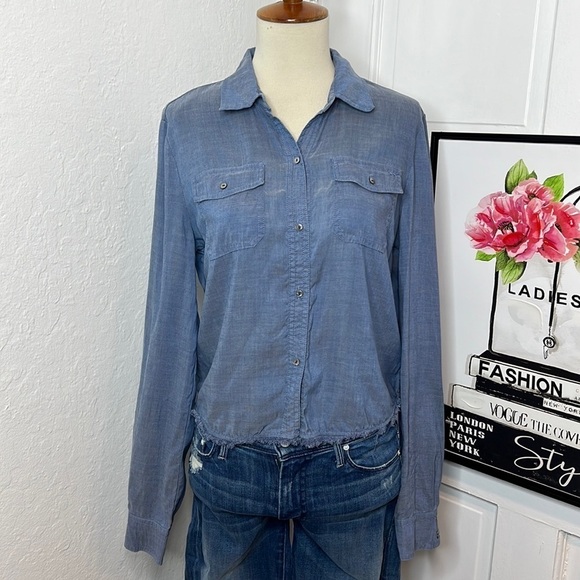 Elizabeth & James Chambray Button Down Raw Hem Top Size XS - Picture 1 of 7
